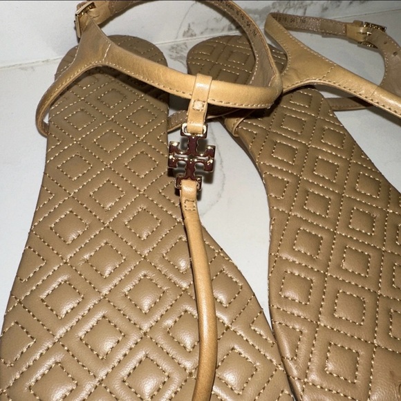 Tory Burch Marion Quilted Leather T-Strap Sandal Size 7 Color Sand W Box & Bag - Picture 7 of 16